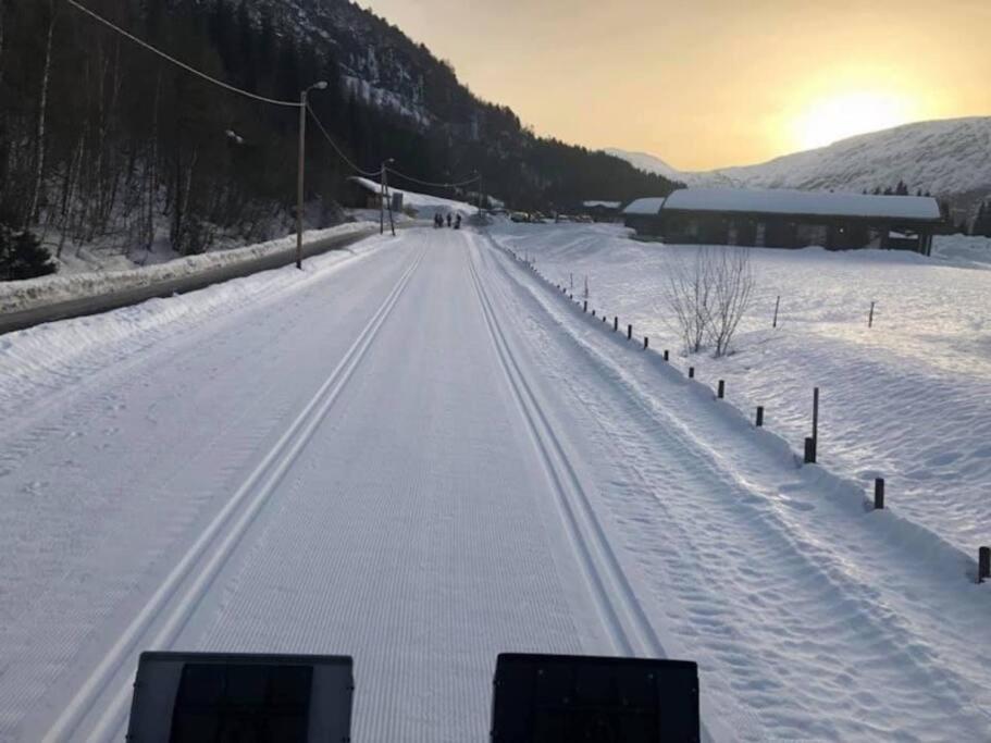 Ny Og Moderne Hytte I Stryn. Solrik Plassering Villa Exterior photo